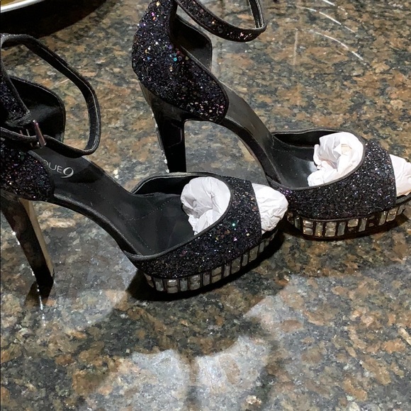 Beautiful Boutique 9 crystal sandals - Picture 2 of 10
